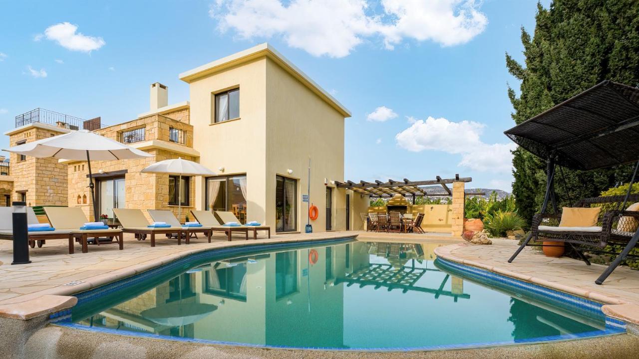 Villa Camelot By Ezoria Villas Coral Bay Bagian luar foto