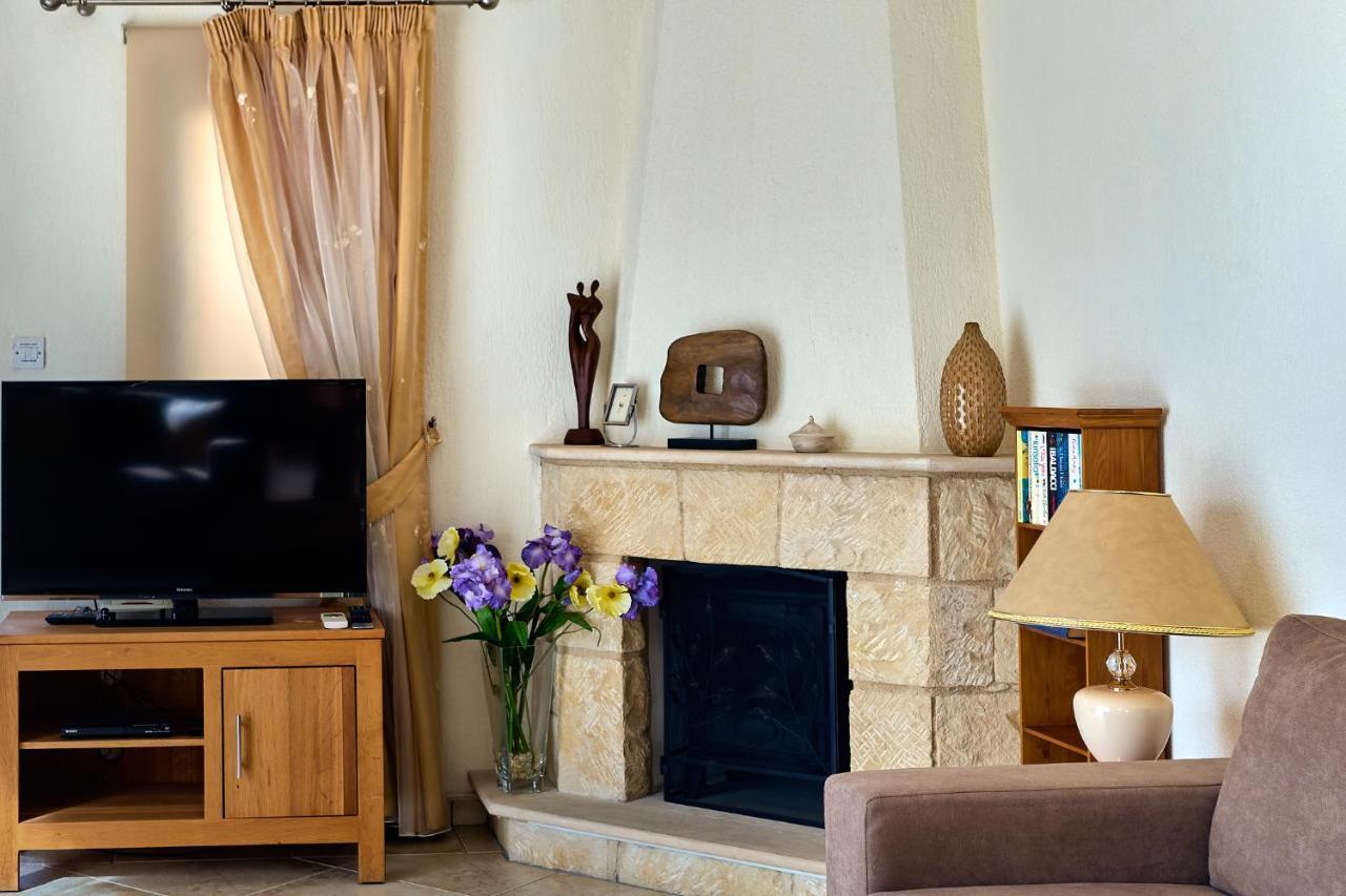Villa Camelot By Ezoria Villas Coral Bay Bagian luar foto