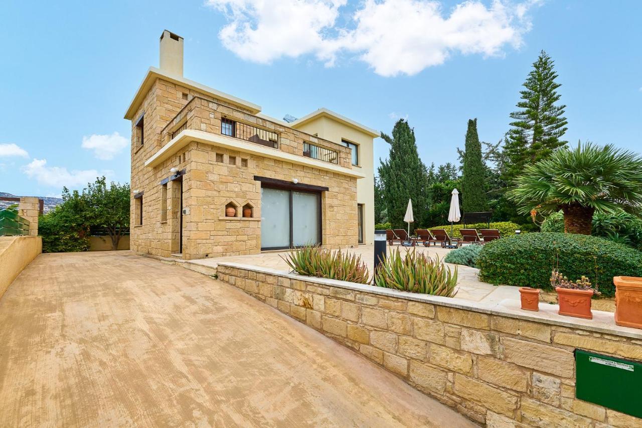 Villa Camelot By Ezoria Villas Coral Bay Bagian luar foto