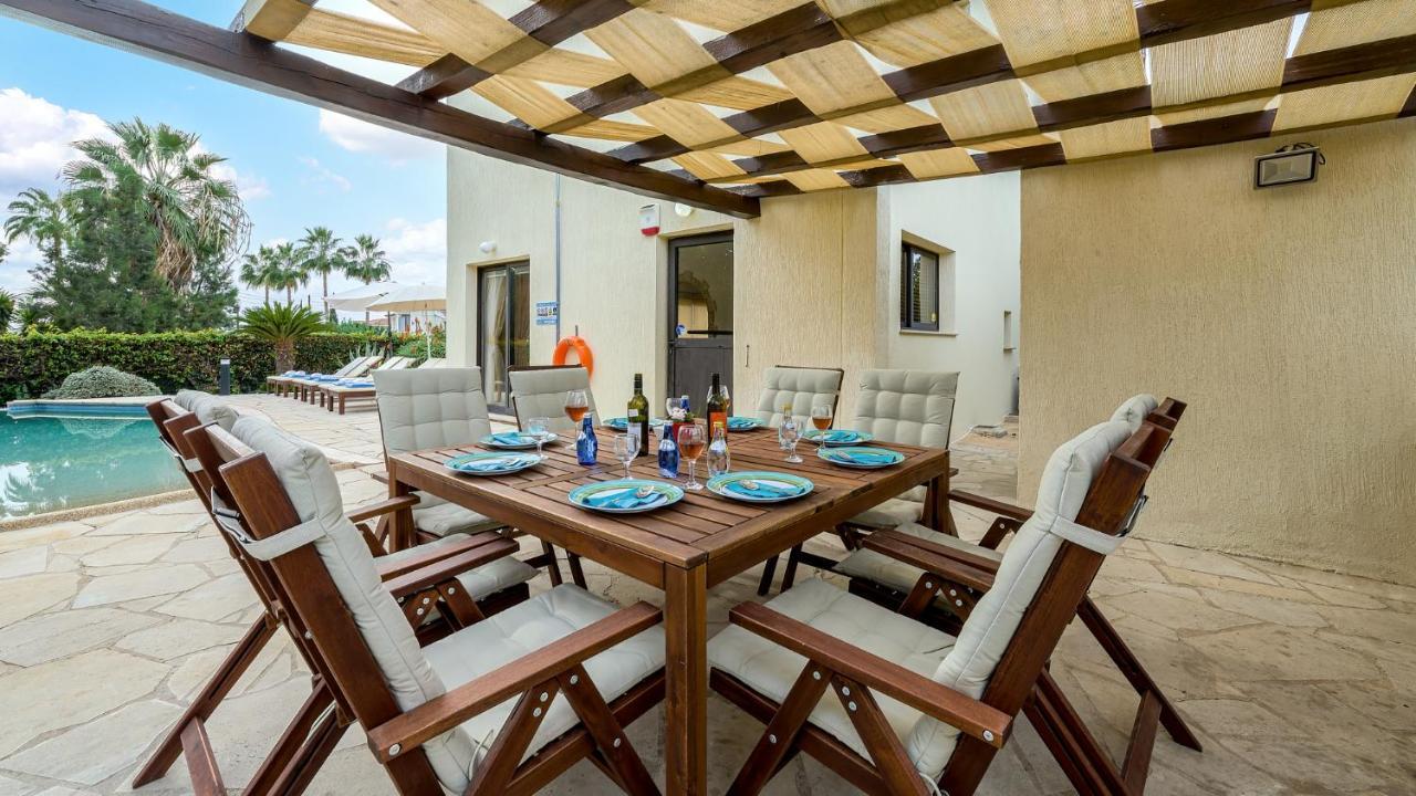 Villa Camelot By Ezoria Villas Coral Bay Bagian luar foto