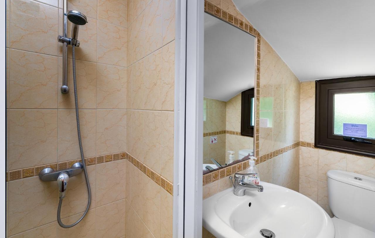 Villa Camelot By Ezoria Villas Coral Bay Bagian luar foto