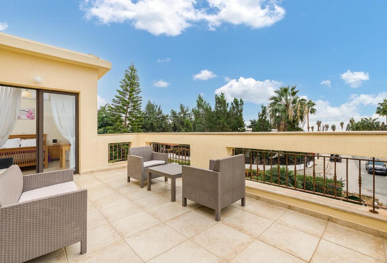 Villa Camelot By Ezoria Villas Coral Bay Bagian luar foto