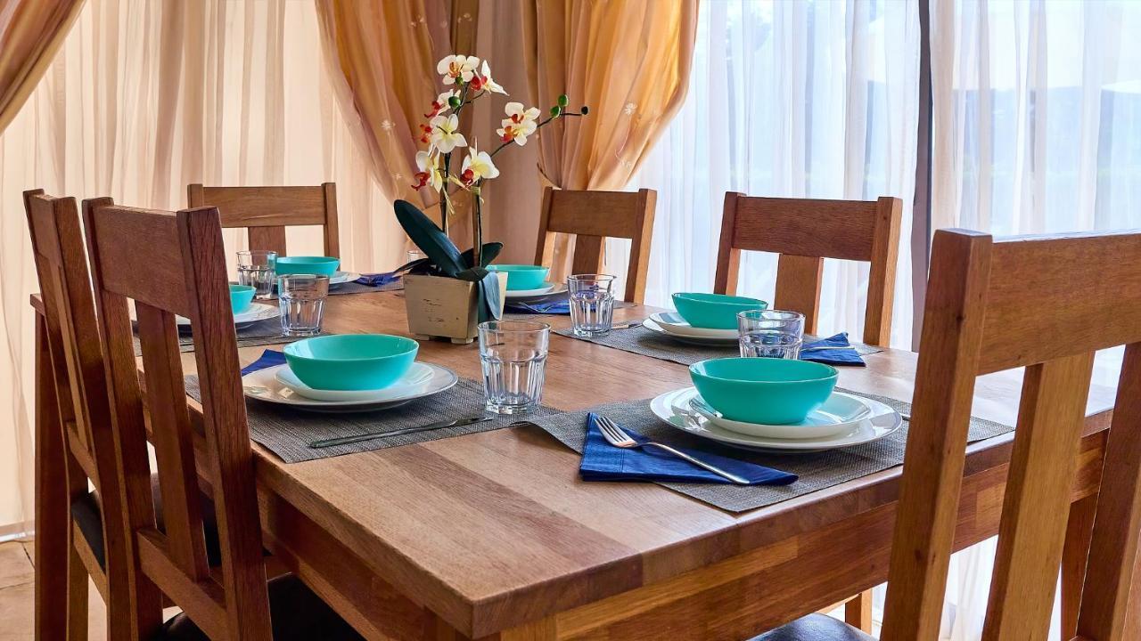 Villa Camelot By Ezoria Villas Coral Bay Bagian luar foto