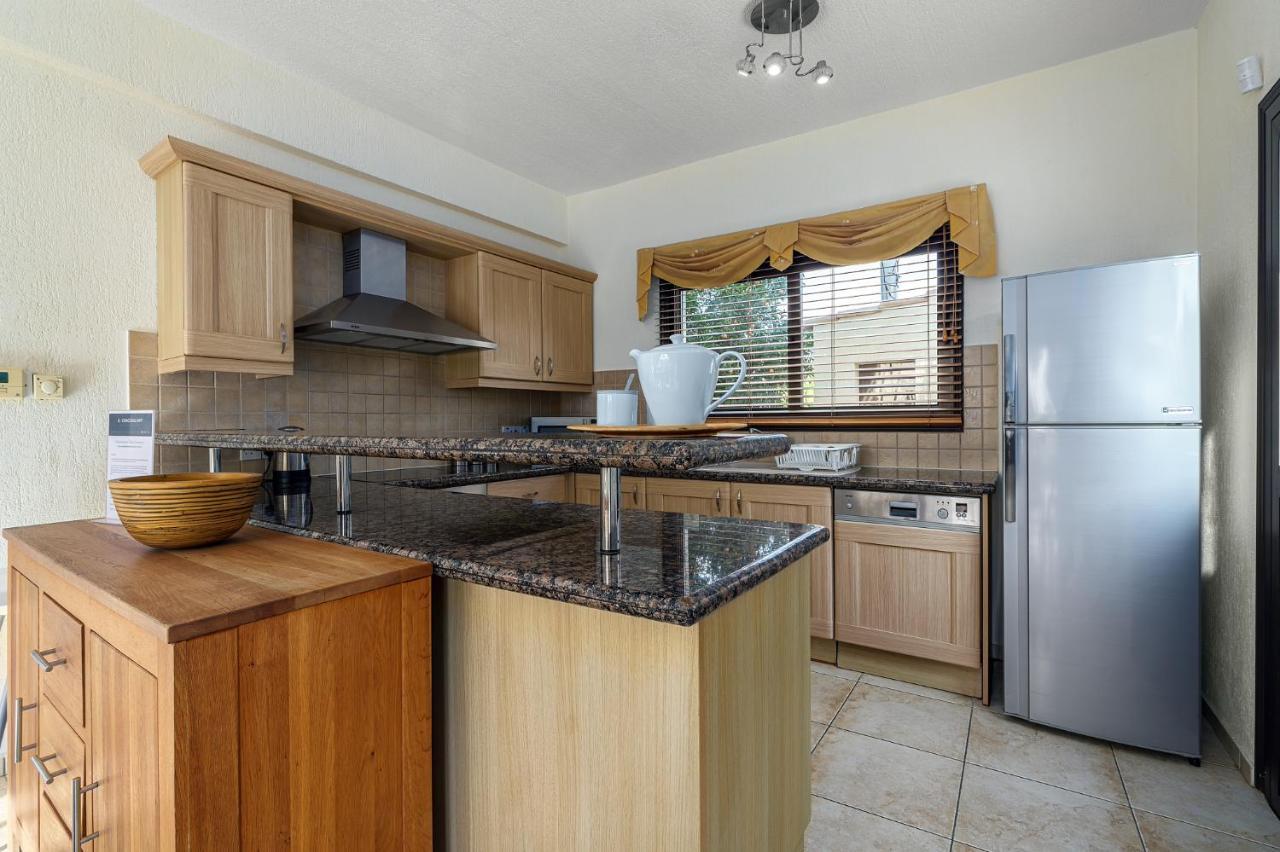 Villa Camelot By Ezoria Villas Coral Bay Bagian luar foto