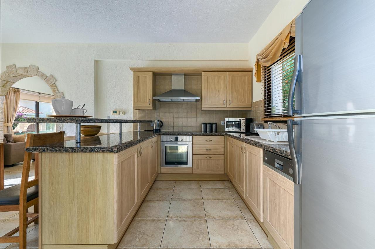 Villa Camelot By Ezoria Villas Coral Bay Bagian luar foto